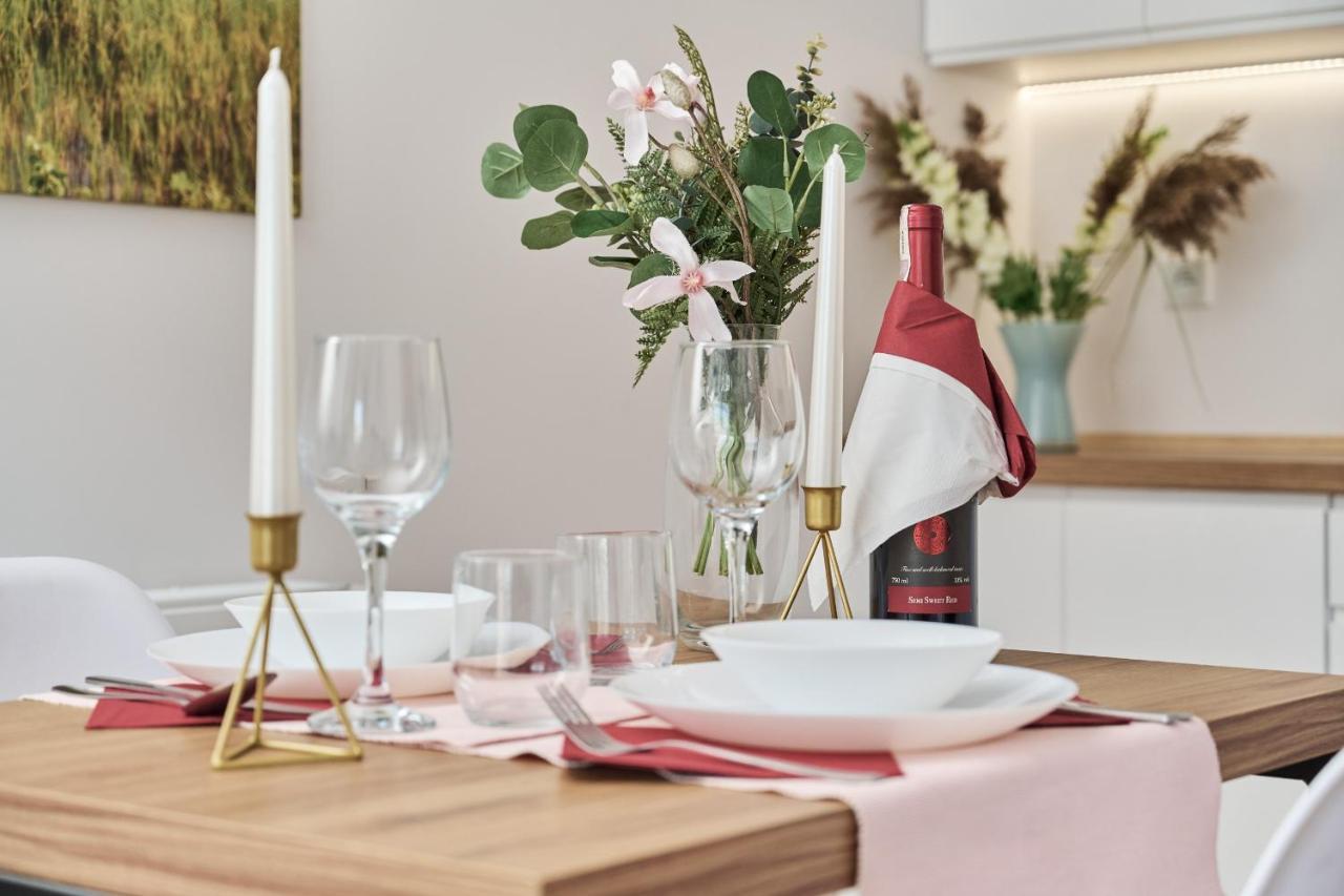 Modern Elegance Apartments Wroclaw With Ac By Noclegi Renters Bagian luar foto
