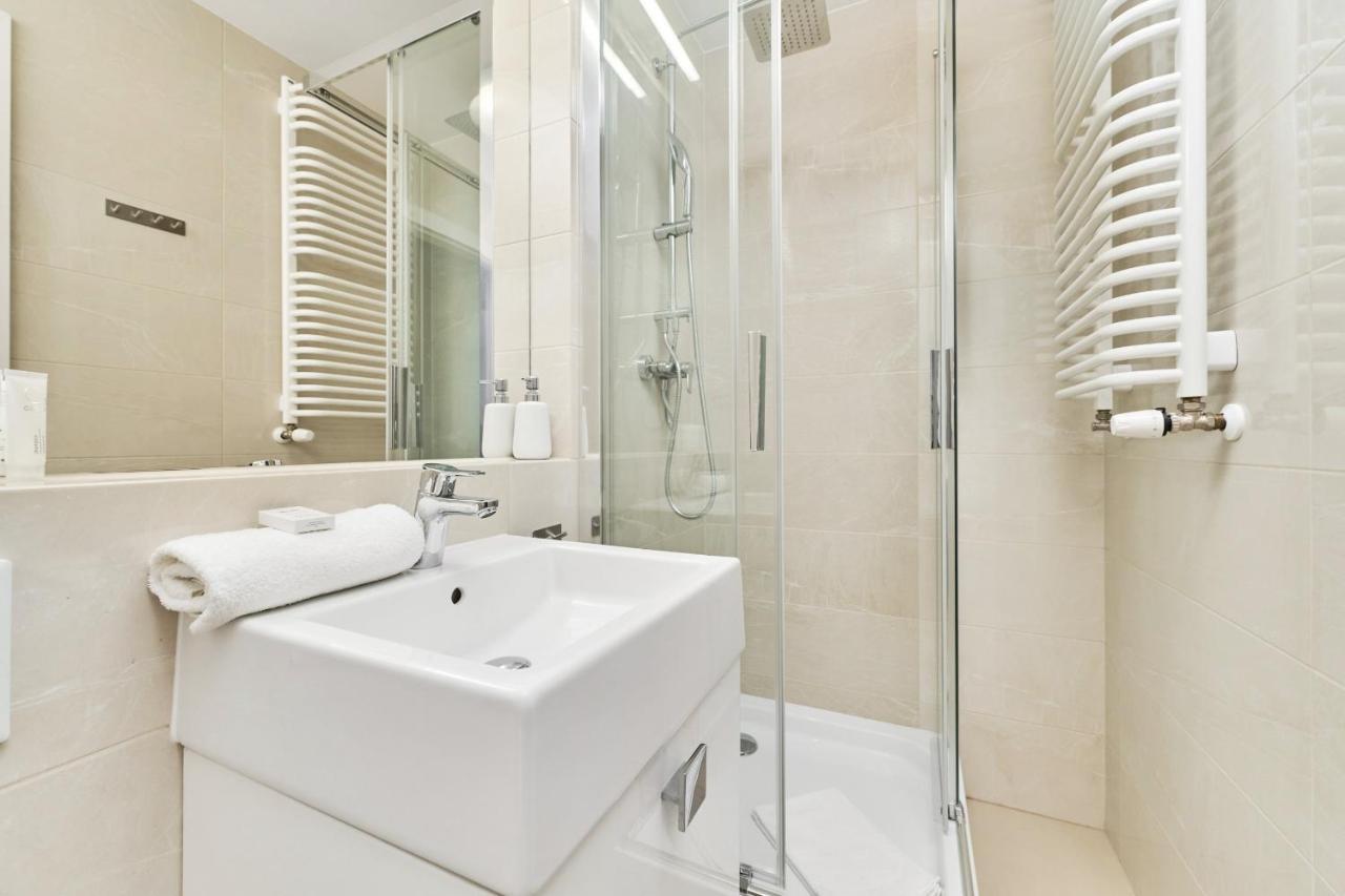 Modern Elegance Apartments Wroclaw With Ac By Noclegi Renters Bagian luar foto